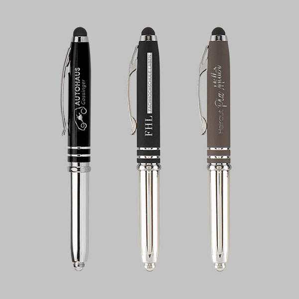 Kugelschreiber mit Licht und Lasergravur auf grauem Hintergrund