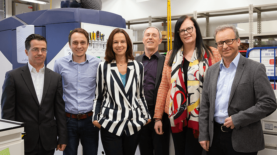 Round Table zum Thema Mass Customization (v.l.n.r.: Knud Wassermann, Chefredakteur Graphische Revue; Gerhard Patek, Commercial Director druck.at; Sophie Karmasin, Geschäftsführerin Karmasin Research & Identity; Rudolf Lauscha, Key Account Manager Canon; Emily Shirley, Geschäftsführerin druck.at; Norbert Rabenseifner, Bereichsleiter Marian & Co./REWE Inhouse-Agentur)