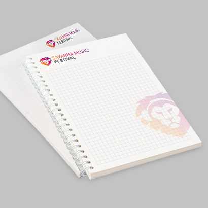 Blöcke mit Cellophanierung auf grauem Hintergrund