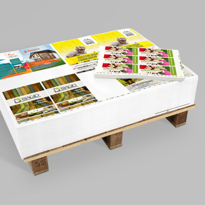 Planobögen mit Cellphanierung auf grauem Hintergrund