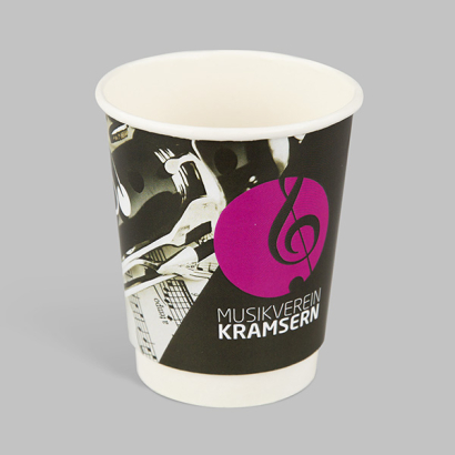 doppelwandige Bio Getränkebecher auf grauem Hintergrund