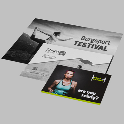 Postkarten im Format DIN A6 auf grauem Hintergrund