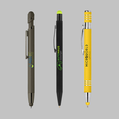 Druckkugelschreiber mit Touchpen auf grauem Hintergrund