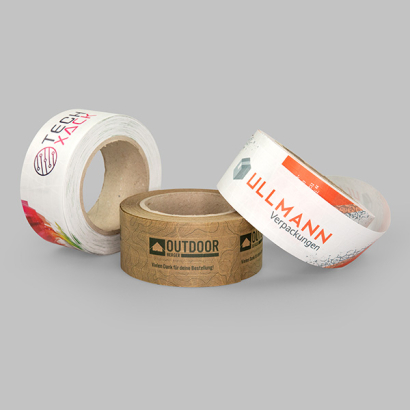 Paketklebeband auf grauem Hintergrund