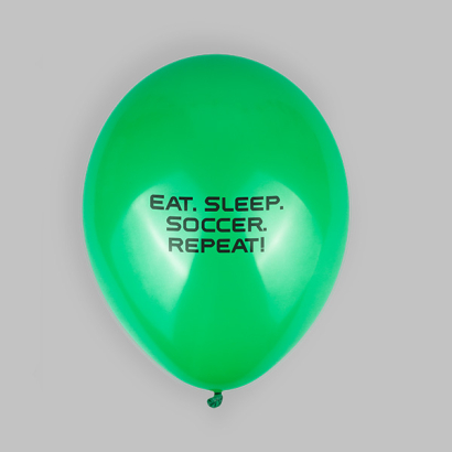 Pastell Luftballon auf grauem Hintergrund