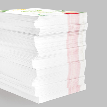 Flyer Offsetdruck vor grauen Hintergrund