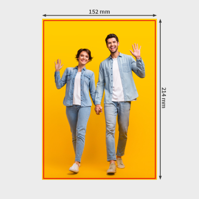 Druckdatei mit anderer Grössenangabe und zwei Menschen, die winken und Händchen halten als Motiv