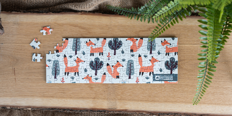 Kleines Puzzle mit Figuren für Kinder