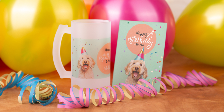 Bierkrug auf einem Partytisch