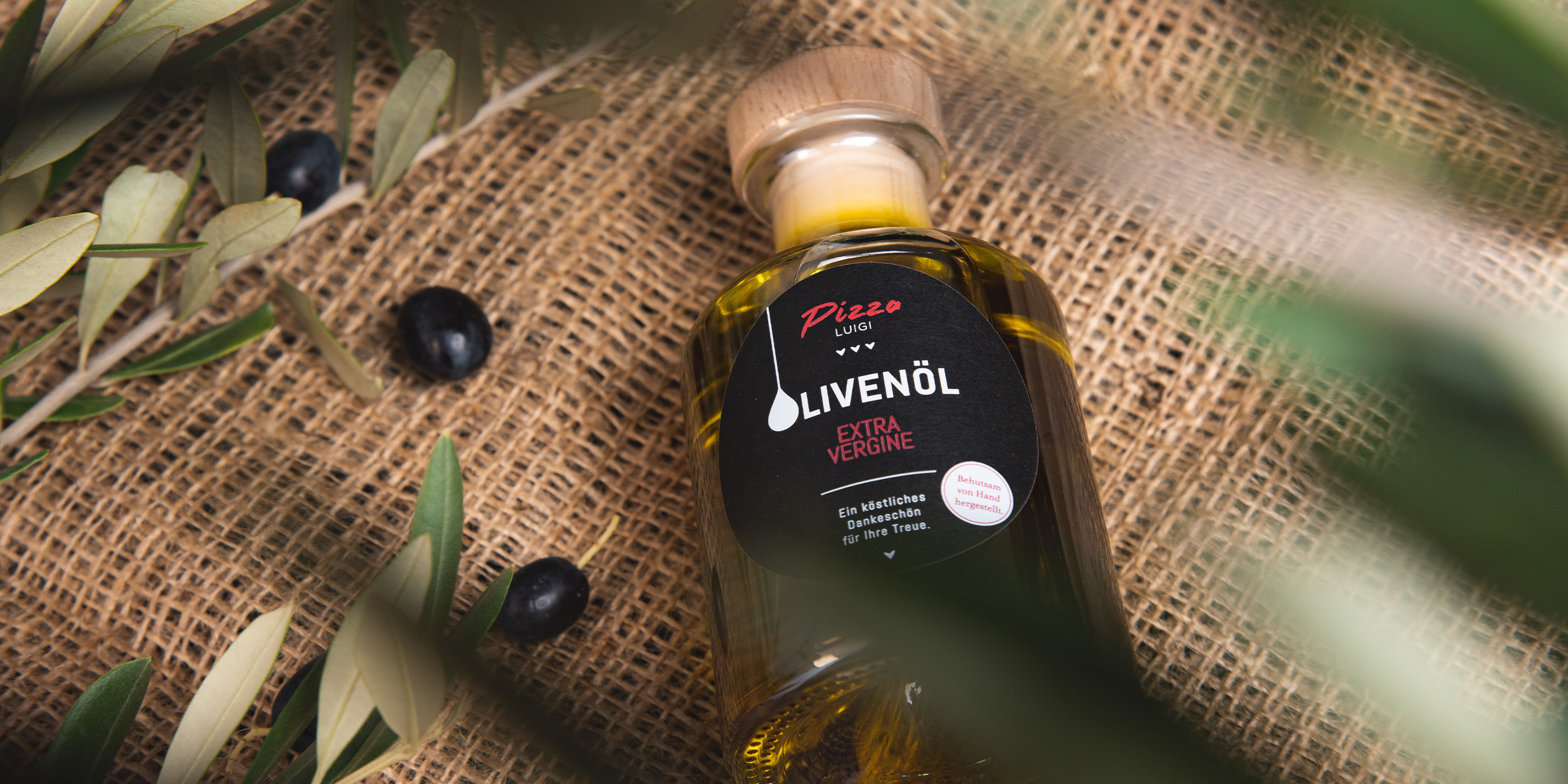 Olivenöl mit bedrucktem Etikett