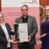 Eva Perthen, Stefan Just und Monica Rintersbacher mit der Leitbetriebe Austria Auszeichnung