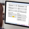 Eine Person sitzt vor einem Bildschirm auf dem eine Produktseite und die verschiedenen Datencheck-Varianten zu sehen sind.