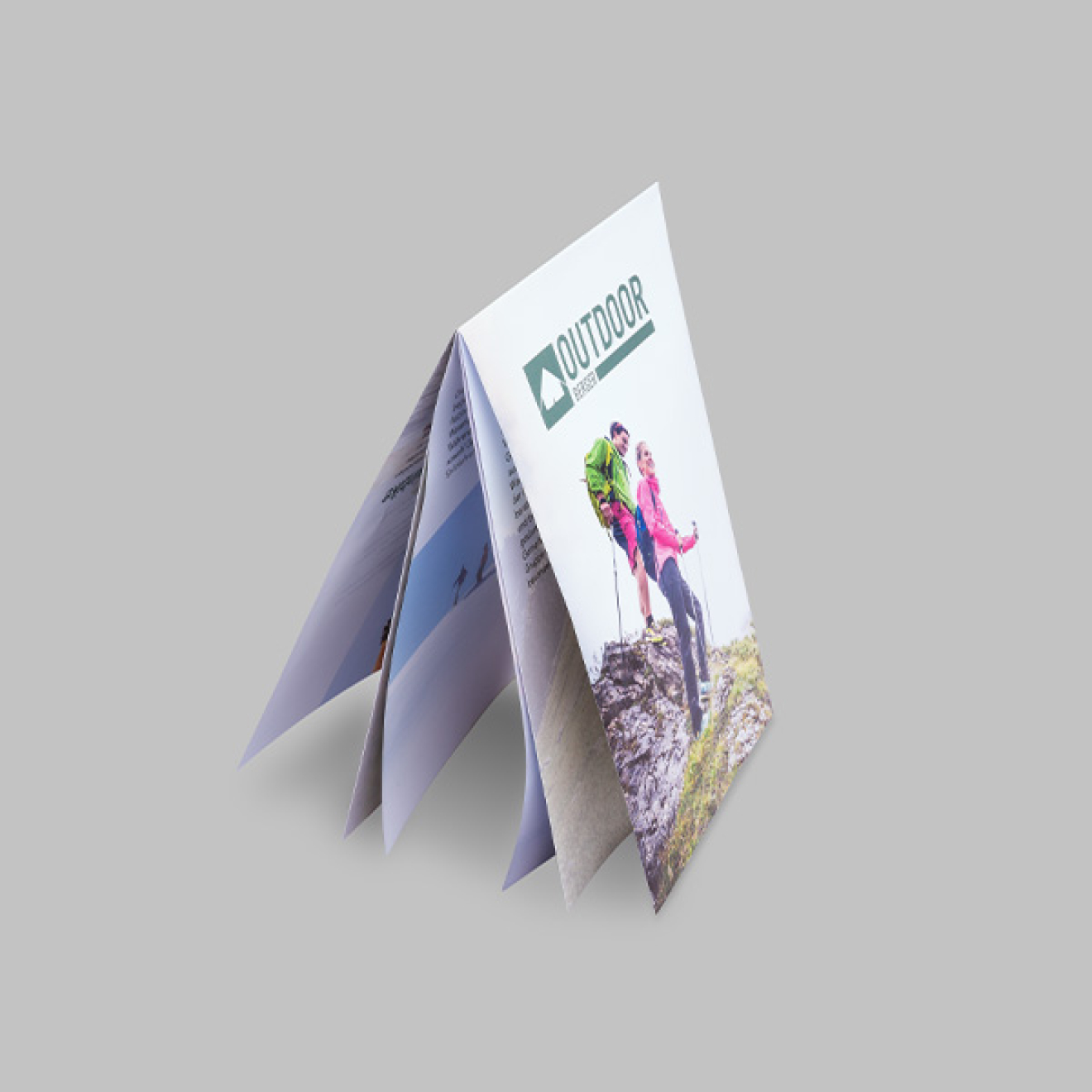 Kreuzbruchfolder mit Z-Falz auf grauem Hintergrund