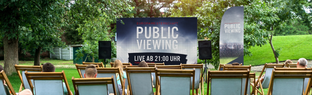 Public Viewing im Park - bedruckte Liegestühle für Ihr Sportevent