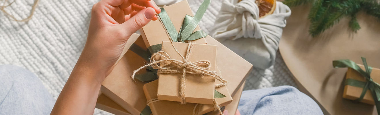 Ausschnitt, auf dem ein Geschenk zu sehen ist