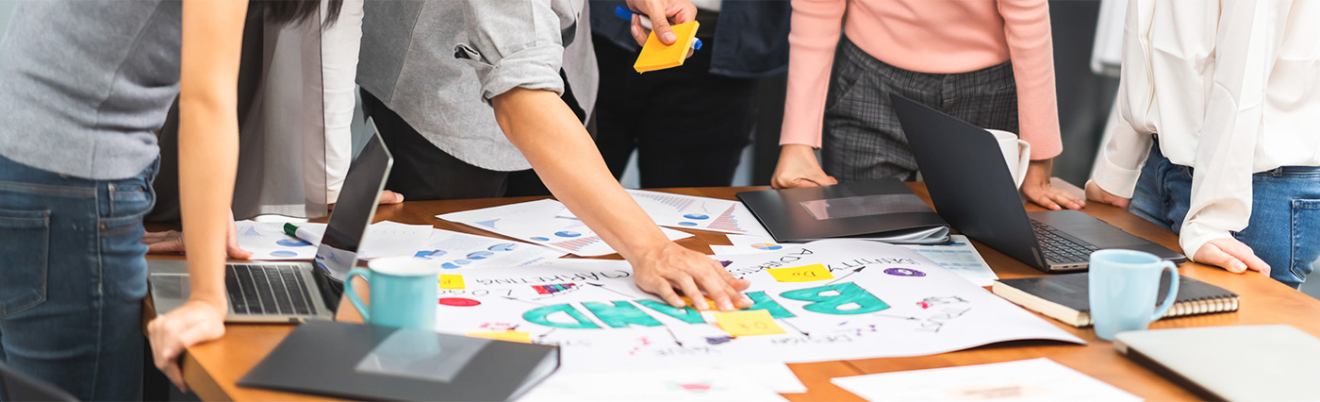Ausschnitt auf dem gerade im Team gebrainstormed wird