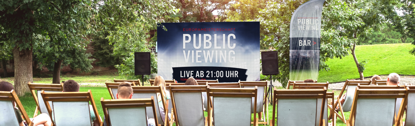 Public Viewing im Park - bedruckte Liegestühle für Ihr Sportevent