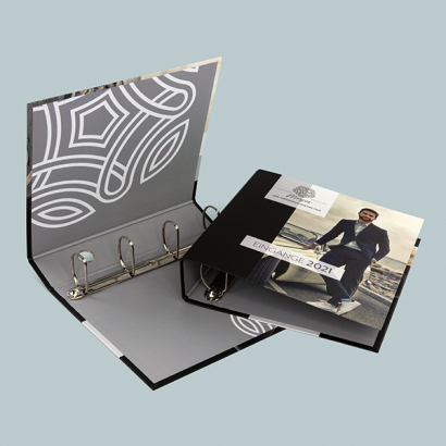 Ringordner mit 4 Ringen und Griffloch