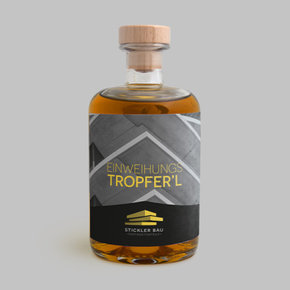 Schnaps auf grauem Hintergrund
