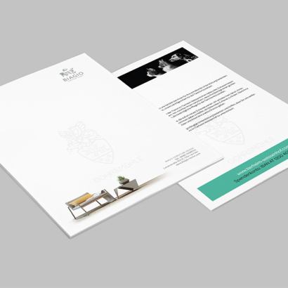 Briefpapier mit Wasserzeichen auf grauem Hintergrund
