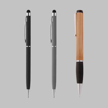 Drehkugelschreiber auf grauem Hintergrund