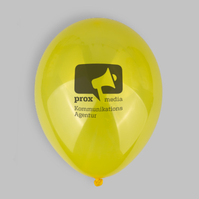 Crystal Luftballon auf grauem Hintergrund