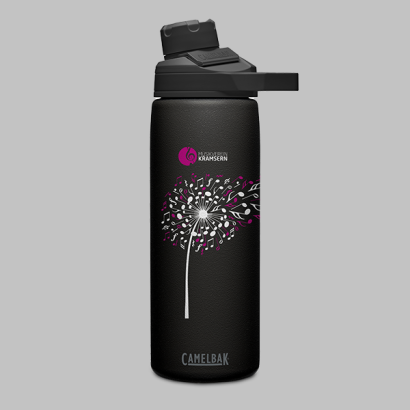 Individuell bedruckte CamelBak® Chute Mag V.I. auf grauem Hintergrund