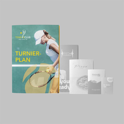 Falzflyer DIN A3 bedruckt vor grauer Fläche