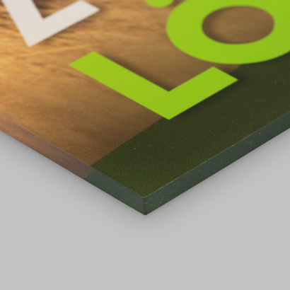 Acrylglas transparent auf rosanem Hintergrund