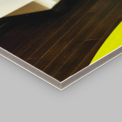 Kapaplatte plast auf grauem Hintergrund
