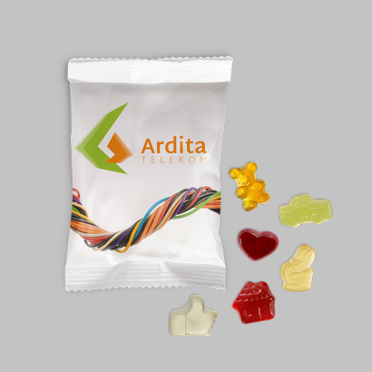 Individuell gestaltete Fruchtgummi Verpackung vor grauem Hintergrund