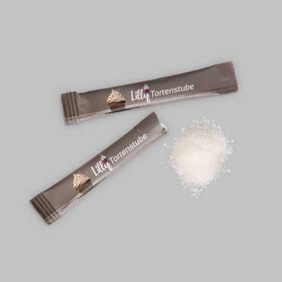 Individuell bedruckte Zuckersticks vor grauem Hintergrund