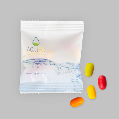 Individuell gestaltete Verpackung für Frucht Dragees vor grauem Hintergrund