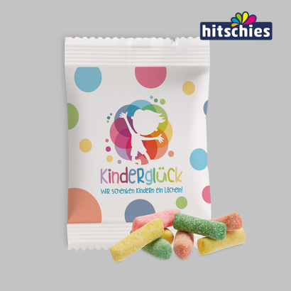 Individuell gestaltete Verpackung für Saure Mini hitschies vor grauem Hintergrund