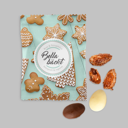 Individuell bedruckte Verpackung für Mandeln vor grauem Hintergrund