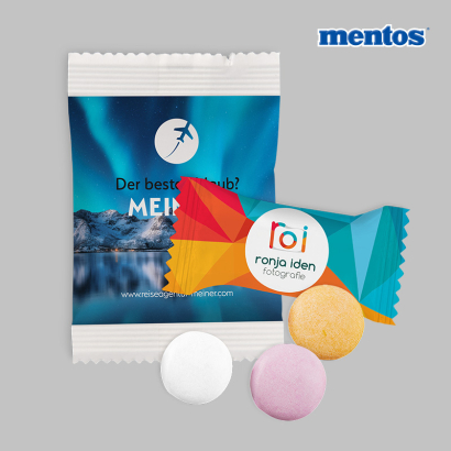 Individuell gestaltete Verpackung für Mentos® vor grauem Hintergrund
