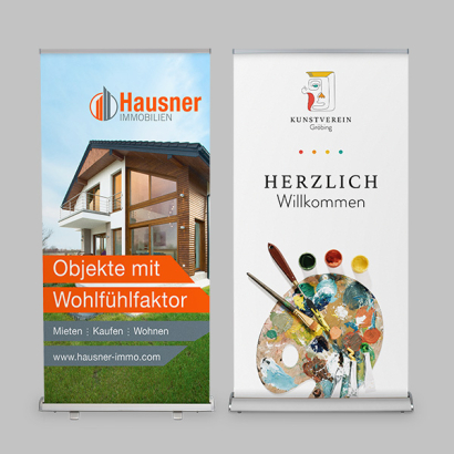 Roll up 100x200 vor grauer Wand