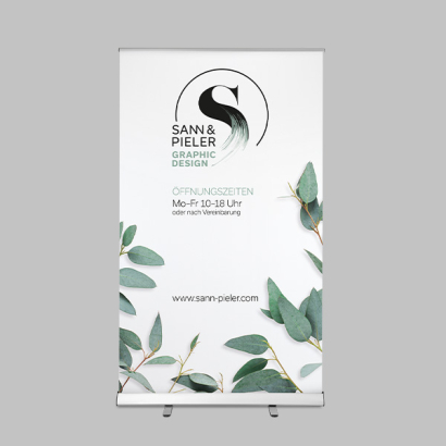 Roll up 120x200 vor grauen Hintergrund