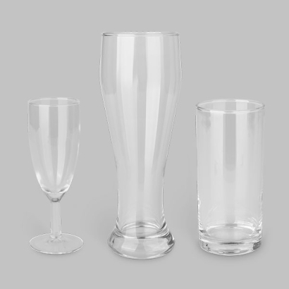 verschiedene unbedruckte Gläser auf grauem Hintergrund