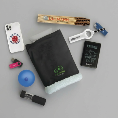 Diverse bedruckte und gravierte Technikartikel