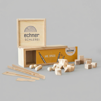 Diverse bedruckte und gravierte Artikel für die Küche und zum Spielen