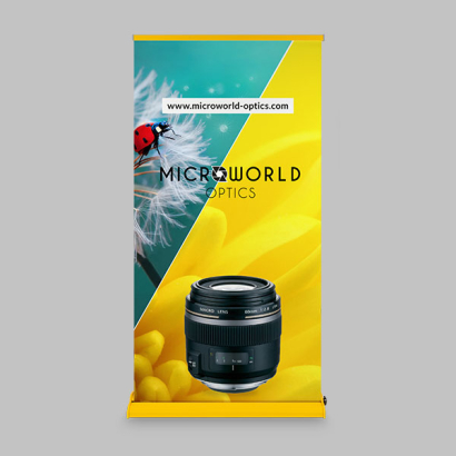 Bedrucktes Roll-up auf grauem Hintergrund