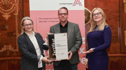 Eva Perthen, Stefan Just und Monica Rintersbacher mit der Leitbetriebe Austria Auszeichnung