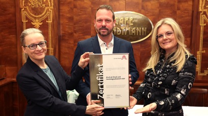 v.l.n.r. Eva Perthen &amp; Stefan Just | durck.at, Monica Rintersbacher | Leitbetriebe Austria; Fotocredit: © Leitbetriebe Austria / Katharina Schiffl