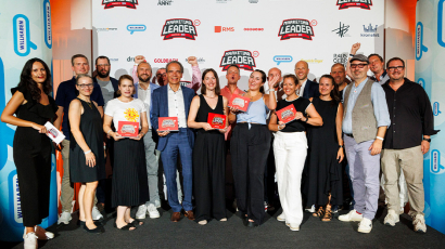 Gruppenbild der Gewinner:innen des Marketing Leader of the Year Awards 2023 mit Sponsor:innen und Organisator:innen