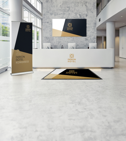 Hotel Lobby mit verschiedenen Druckprodukten im individuellen Branding