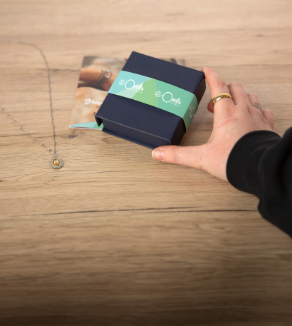 Bedruckte Papierbanderolen auf verschiedenen Produktene