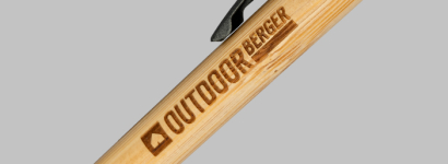 Kugelschreiber zum gravieren auf grauem Hintergrund