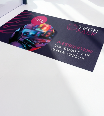 Fotoboden im individuellen Design auf einem weißen Boden aufgelegt