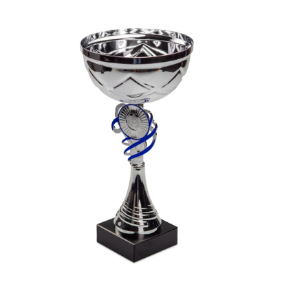 Pokal mit klassischem, hohen Kelch